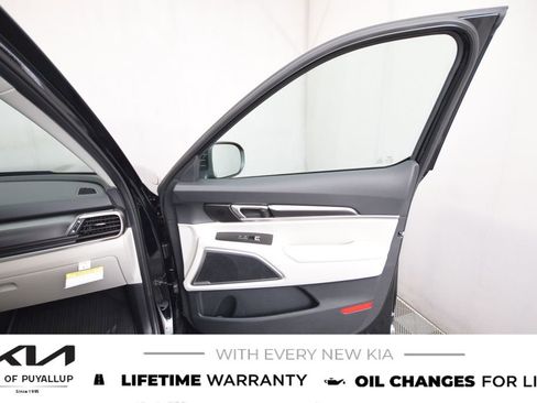 New 2025 Kia Telluride S image 15