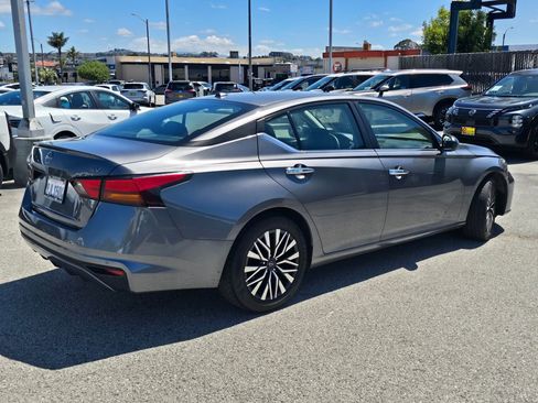 Used 2024 Nissan Altima 2.5 SV FWD image 7