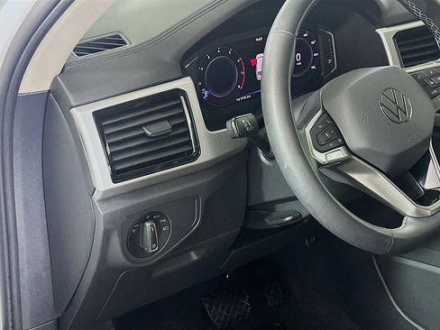 Used 2023 Volkswagen Atlas SE w/ Black Wheel Package FWD image 17