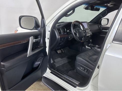 Used 2020 Toyota Land Cruiser Heritage Edition image 2