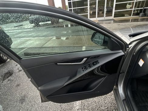 Used 2023 Kia Niro FWD image 3
