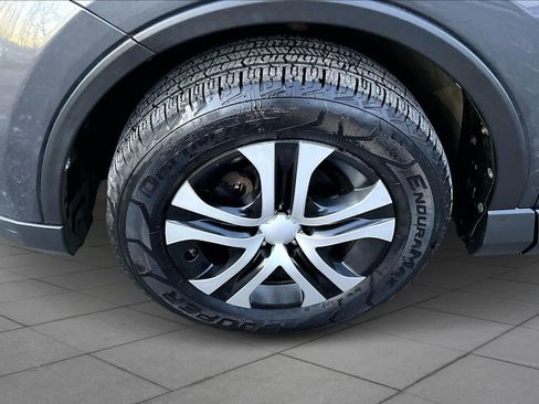 Used 2018 Toyota RAV4 LE image 10