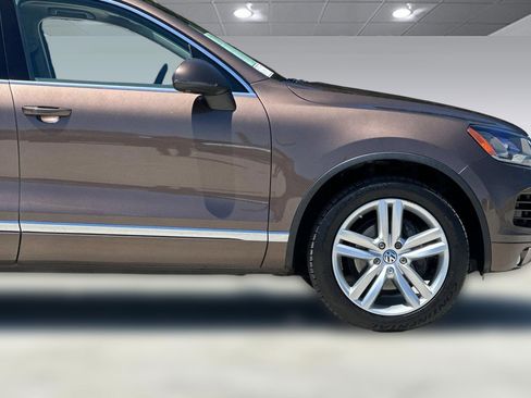 Used 2013 Volkswagen Touareg Executive AWD/4WD image 34