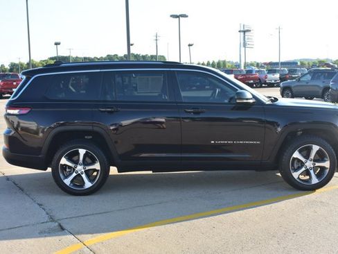 Used 2023 Jeep Grand Cherokee L Limited AWD/4WD image 4