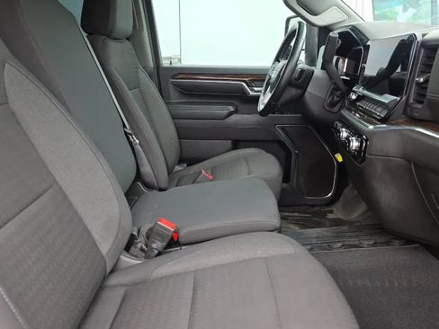 Used 2024 GMC Sierra 2500 SLE w/ SLE Value Package; AWD/4WD image 3