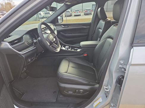 New 2025 Jeep Grand Cherokee L Limited w/ Trailer Tow Package image 4