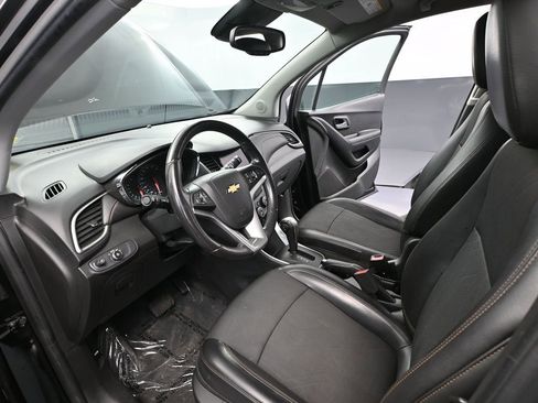 Used 2020 Chevrolet Trax LT w/ LT Convenience Package AWD/4WD image 21