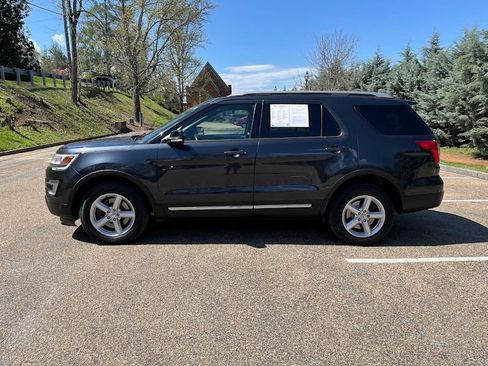 Used 2017 Ford Explorer XLT AWD/4WD image 24