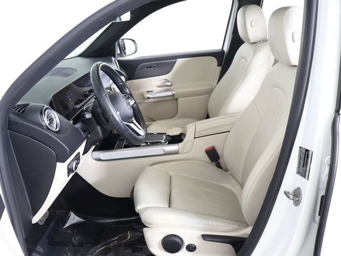 Used 2022 Mercedes-Benz GLB 250 4MATIC image 32
