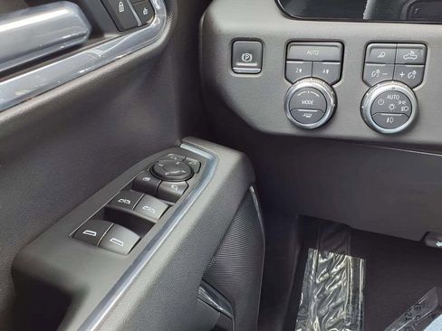 Used 2025 GMC Sierra 1500 SLT AWD/4WD image 10