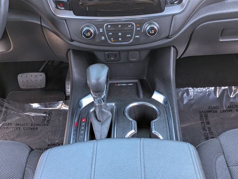 Used 2022 Chevrolet Traverse LT FWD image 20
