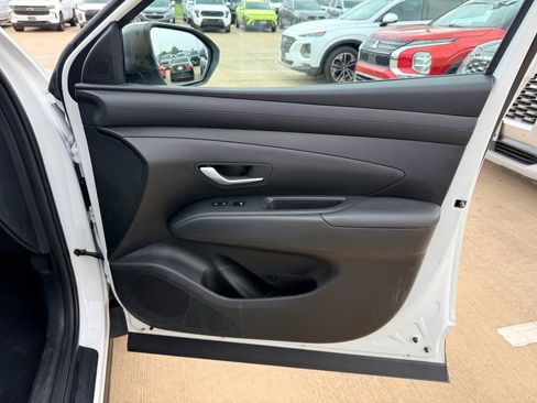 Used 2025 Hyundai Tucson SE FWD image 11