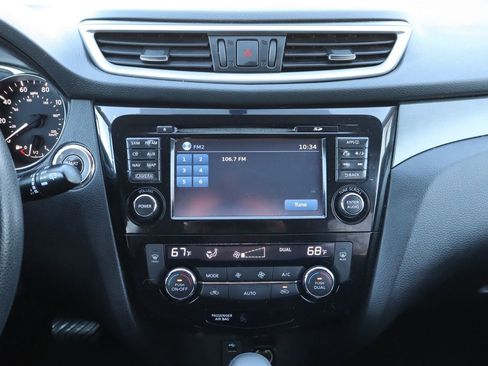 Used 2015 Nissan Rogue SV w/ SV Premium Package image 34