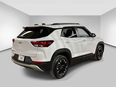 Used 2022 Chevrolet TrailBlazer LT w/ Convenience Package FWD image 5