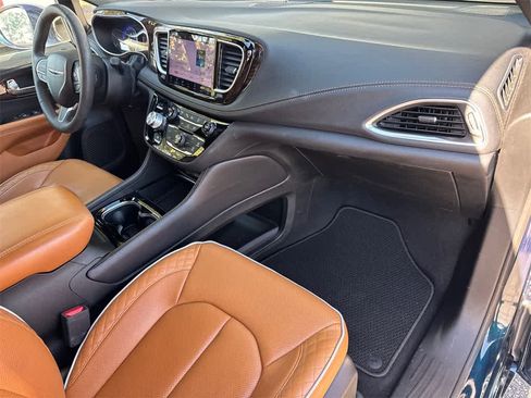 Used 2022 Chrysler Pacifica Pinnacle image 13