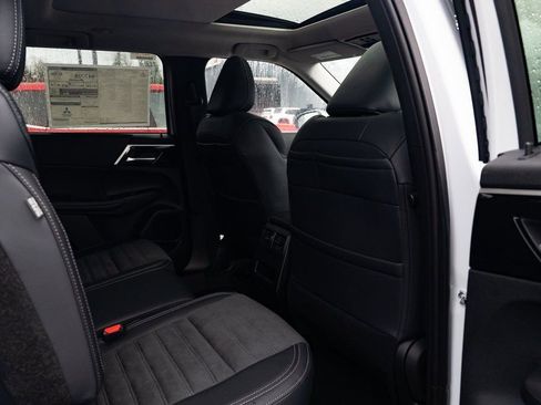 New 2025 Mitsubishi Outlander SE image 23