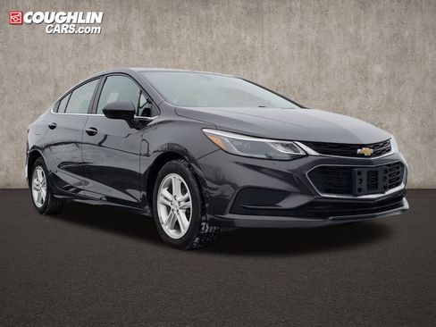 Used 2017 Chevrolet Cruze LT image 1