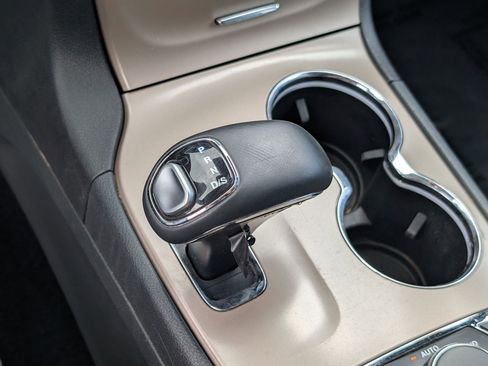 Used 2015 Jeep Grand Cherokee Overland w/ Advanced Technology Group AWD/4WD image 24