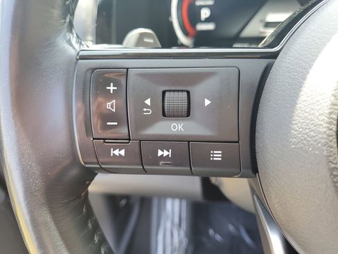 Used 2022 Nissan Pathfinder Platinum w/ Cargo Package FWD image 31