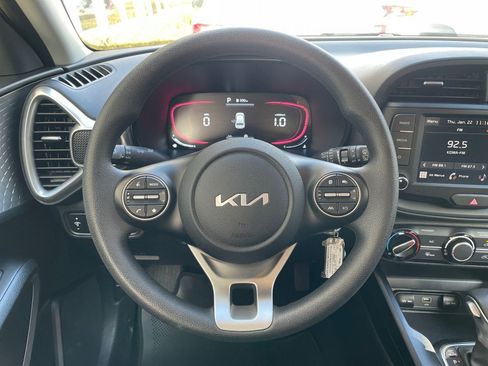 Used 2025 Kia Soul LX w/ LX Technology Package image 25