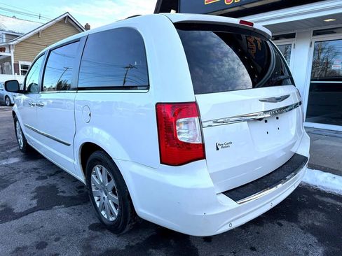 Used 2012 Chrysler Town & Country Touring-L w/ Entertainment Group #2 image 5