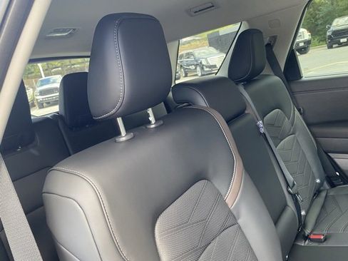 New 2025 Nissan Pathfinder Platinum w/ Black Appearance Package image 34
