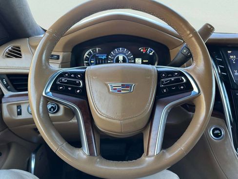 Used 2017 Cadillac Escalade ESV Platinum image 44