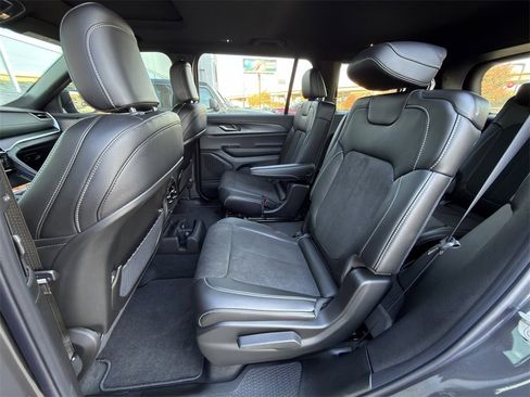 New 2025 Jeep Grand Cherokee L Altitude image 20