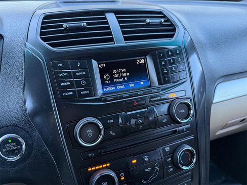 Used 2017 Ford Explorer XLT image 16