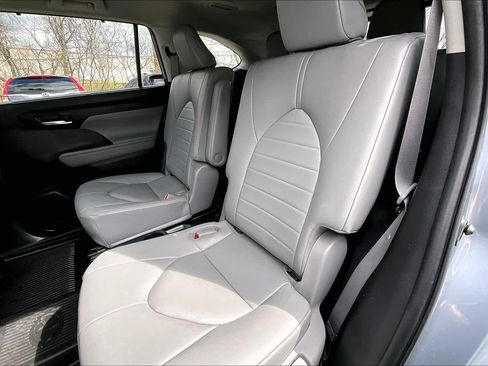 Used 2023 Toyota Highlander XLE image 20