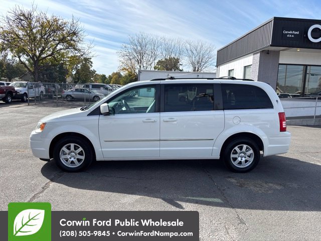 Used 2010 Chrysler Town & Country Touring FWD image 8
