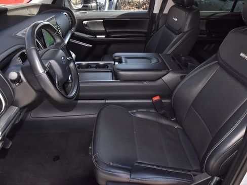 Certified 2025 Ford Expedition Platinum image 13