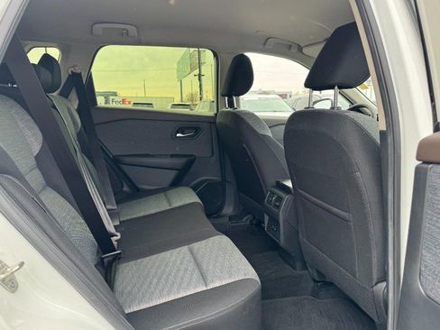 Used 2023 Nissan Rogue SV image 13