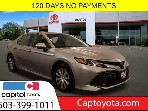 Used 2018 Toyota Camry LE FWD image 1
