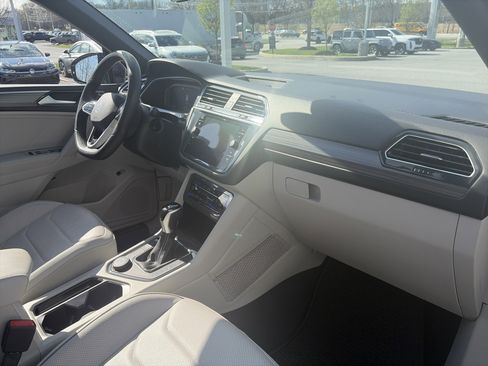 Used 2024 Volkswagen Tiguan SEL R-Line image 38