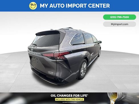 Used 2022 Toyota Sienna Limited AWD/4WD image 5
