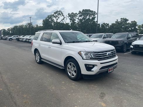 Used 2019 Ford Expedition XLT w/ Equipment Group 202A RWD image 4