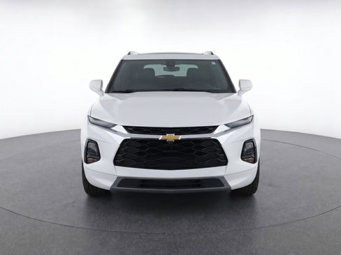 Used 2025 Chevrolet Blazer LT FWD image 2