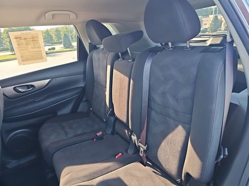 Used 2016 Nissan Rogue S AWD/4WD image 14