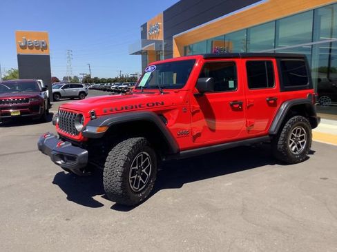 Used 2025 Jeep Wrangler Unlimited Rubicon w/ Convenience Group AWD/4WD image 5