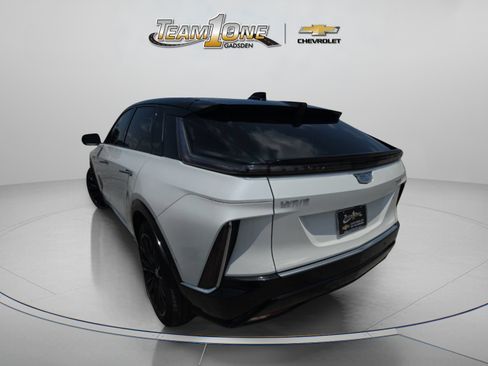 Used 2025 Cadillac Lyriq Luxury w/ LPO, Floor Liner Package AWD/4WD image 6
