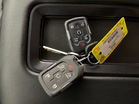 Used 2019 Chevrolet Tahoe LT w/ LT Signature Package RWD image 24