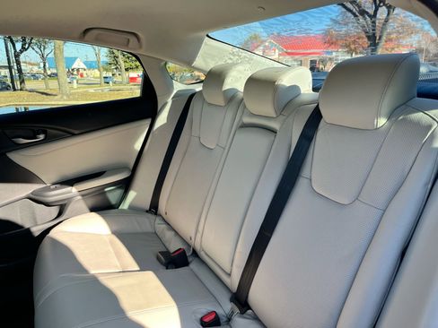 Used 2019 Honda Insight Touring image 23