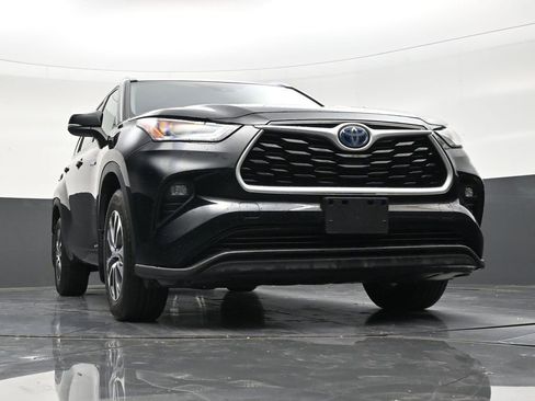 Used 2021 Toyota Highlander XLE AWD/4WD image 26