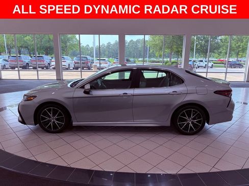 Used 2022 Toyota Camry SE w/ Audio Upgrade Package FWD image 4