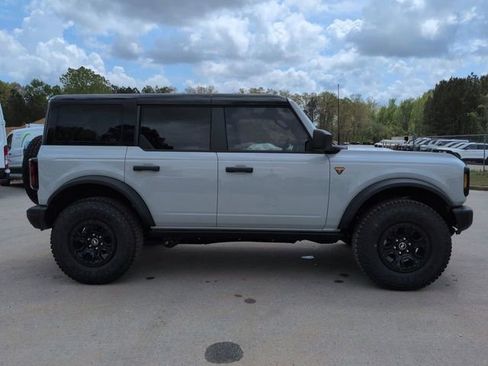 New 2026 Ford Bronco Badlands image 3