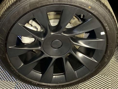 Used 2023 Tesla Model Y Long Range AWD/4WD image 31