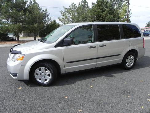 Used 2009 Dodge Grand Caravan FWD image 3