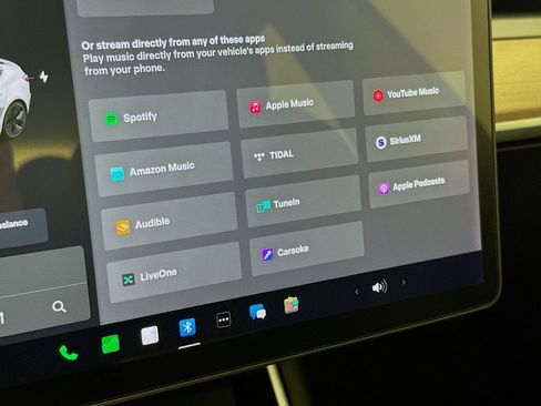 Used 2020 Tesla Model 3 Standard Range Plus image 12