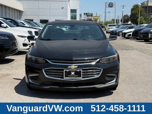 Used 2017 Chevrolet Malibu LT w/ Leather Package FWD image 3